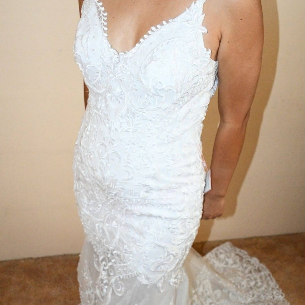 White lace wedding dress - Picture 2 of 10